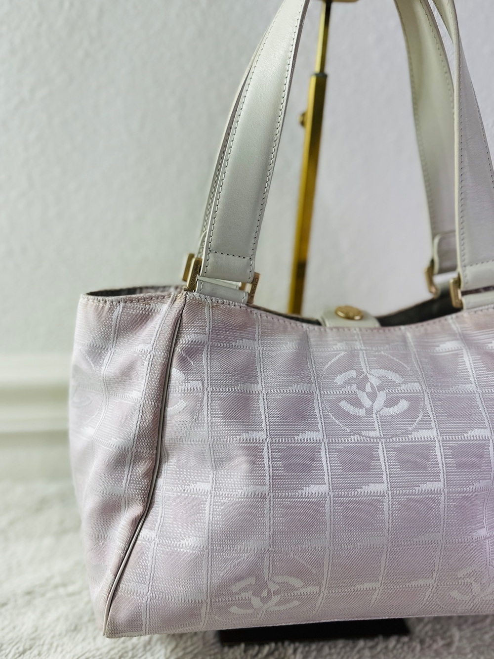 CHANEL travel line shoulder bag with COA - Picture 3 of 17
